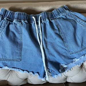 Onlypuff, mid-waist, drawstring pocketed, frayed casual jean shorts. XL